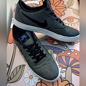 Nike SB Men's Gray and Black Sneakers
